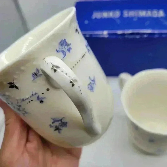 NEW Set of 2 JUNKO SHIMADA Coffee Mug Blue & White Floral Silver Leaf Signed - Picture 10 of 11